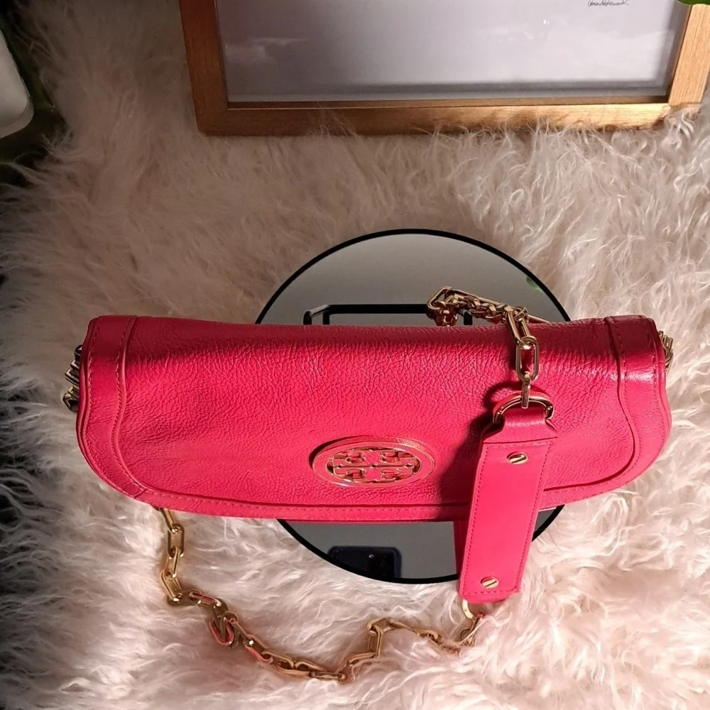 Tory Burch NWOTs Amanda Logo Clutch Crossbody